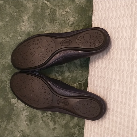 NWT & Box Eürosoft by Sofft Blue Shaina Slip On Flats Size 9 M Shoes Criss Cross - Picture 5 of 10